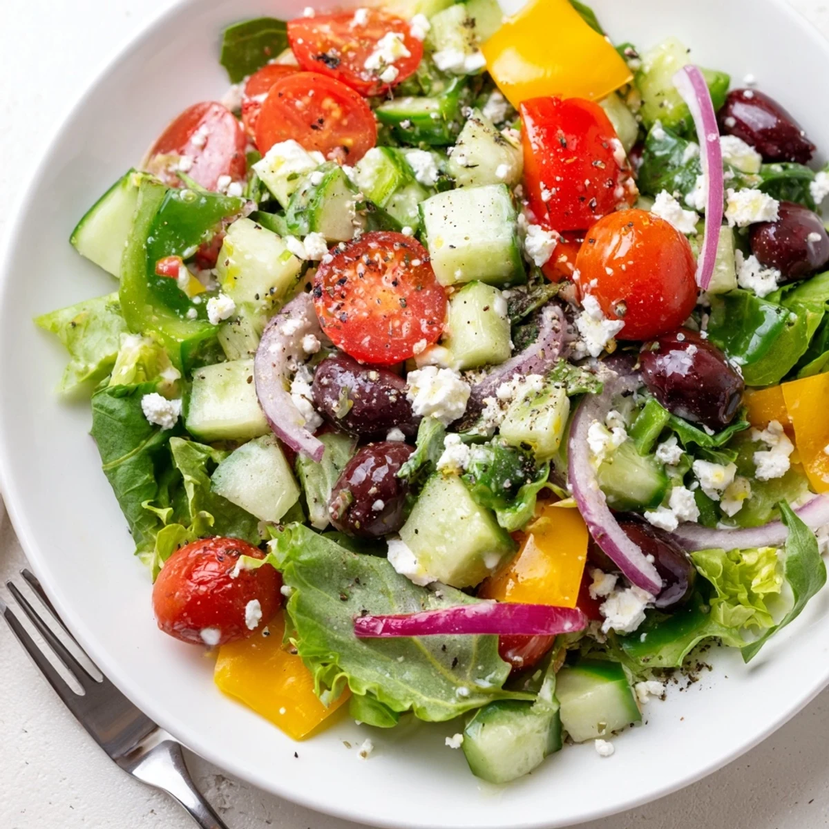 Fresh Salad Recipe with crisp greens, juicy tomatoes, and zesty lemon dressing.